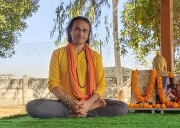 Yog Guru Dheeraj Biography, Age, Income, Girlfriend, Family & More